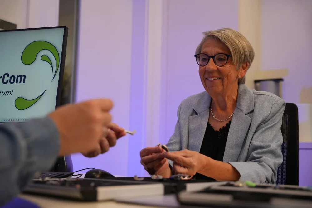 Kundin bei der Hörsystemberatung